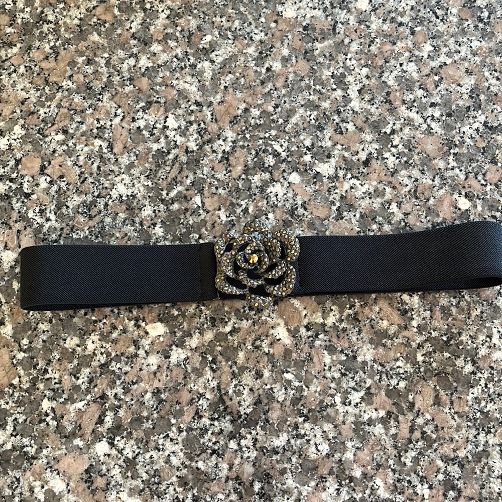 BCBGMAXAZRIA gunmetal rose belt with gold gems